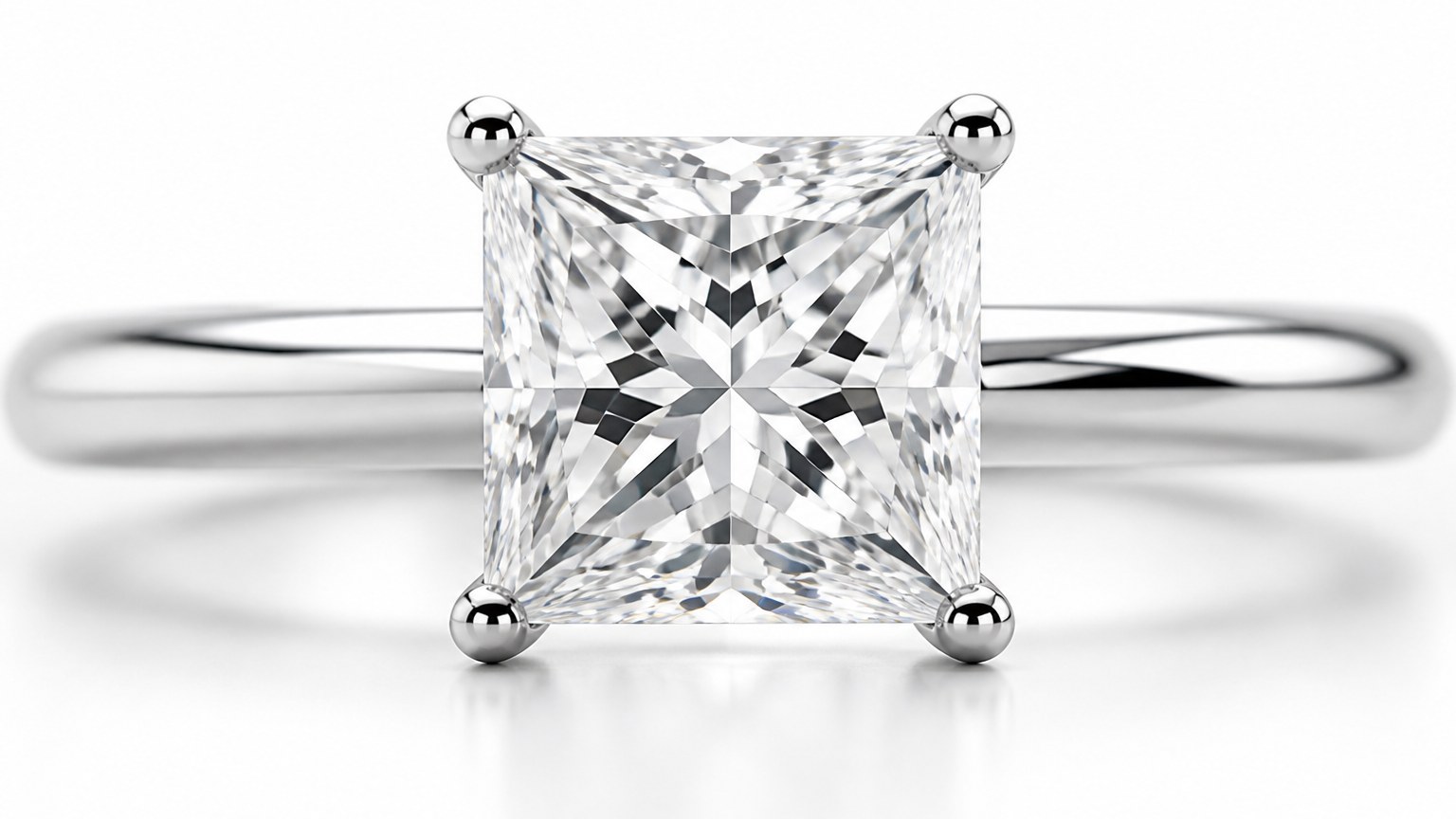 Bague diamant carré taille princesse mettant en valeur la brillance et les facettes claires