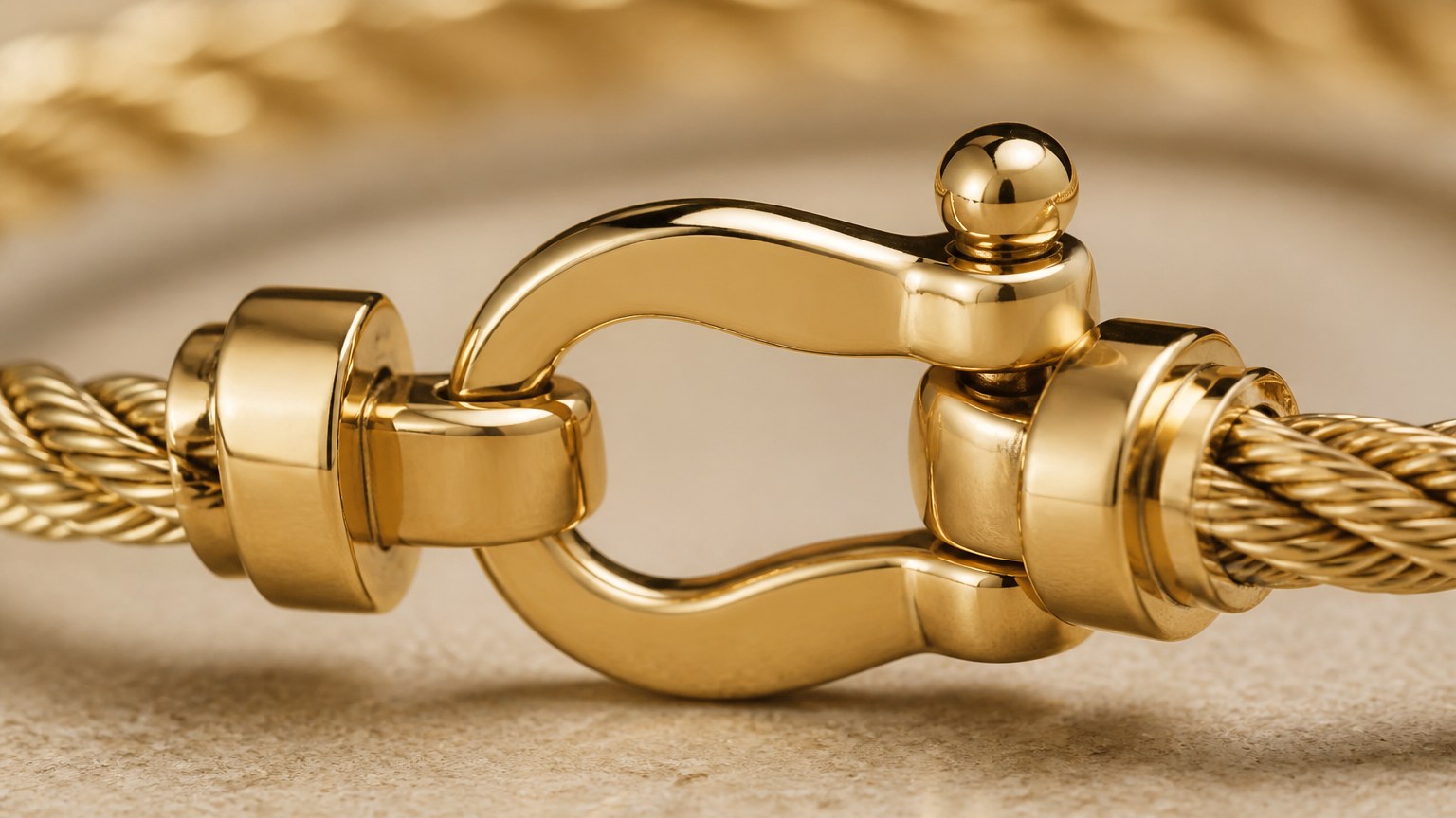 Fermoir manille d'un bracelet Fred en or jaune